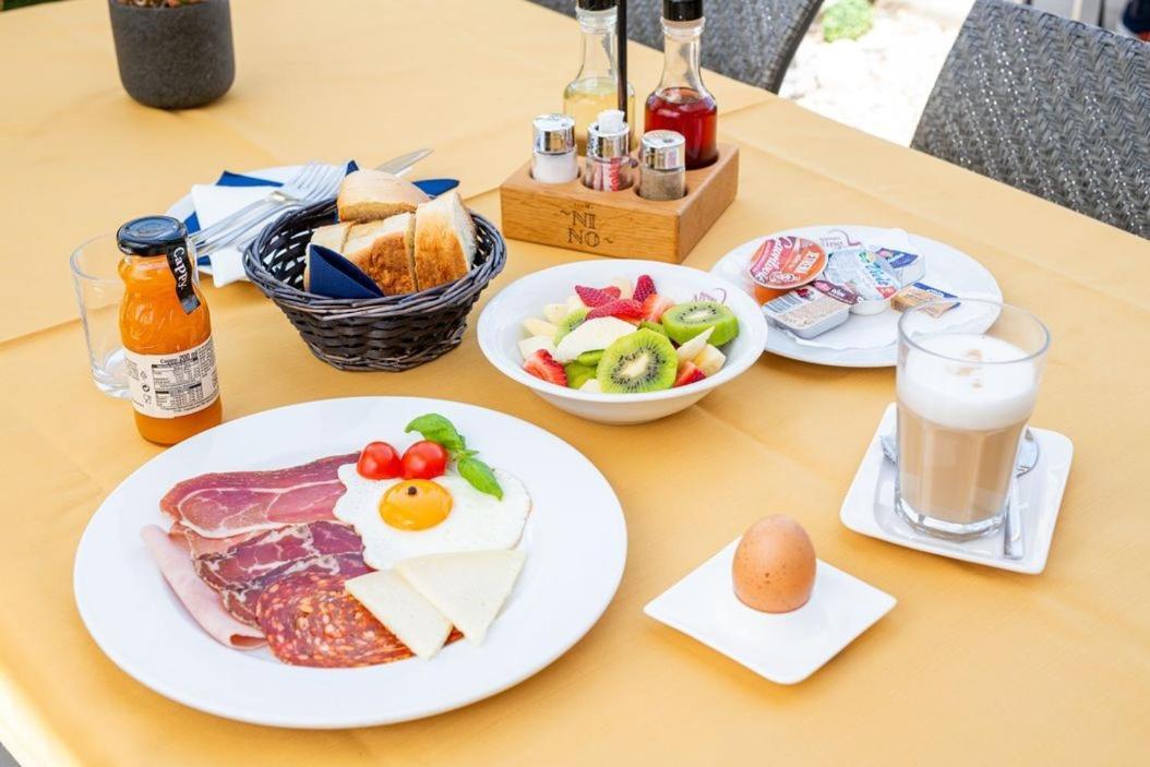 Restaurant & Rooms Nino Porat  Buitenkant foto